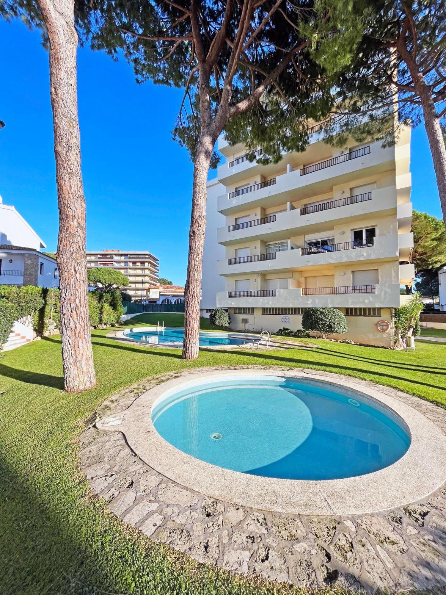 Apartamento En La Escala Con Piscina Y Parking L'Escala Exterior photo